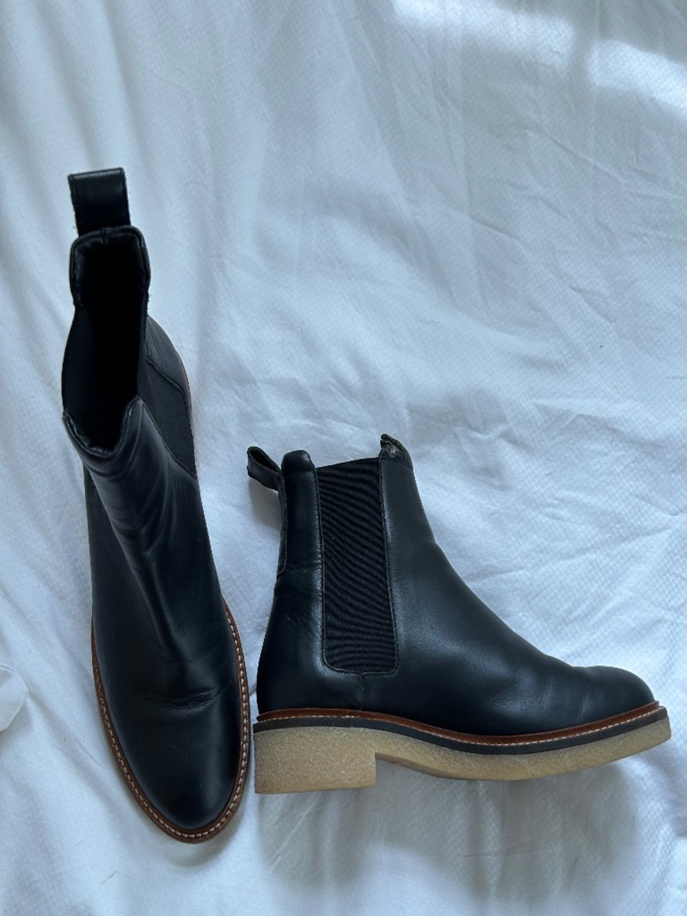 Everlane Italy black leather rubber soled ankle boots 8